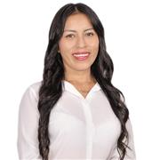 Profesora de Yoga certificada con más de 7 años de experiencia, apta para todas las edades